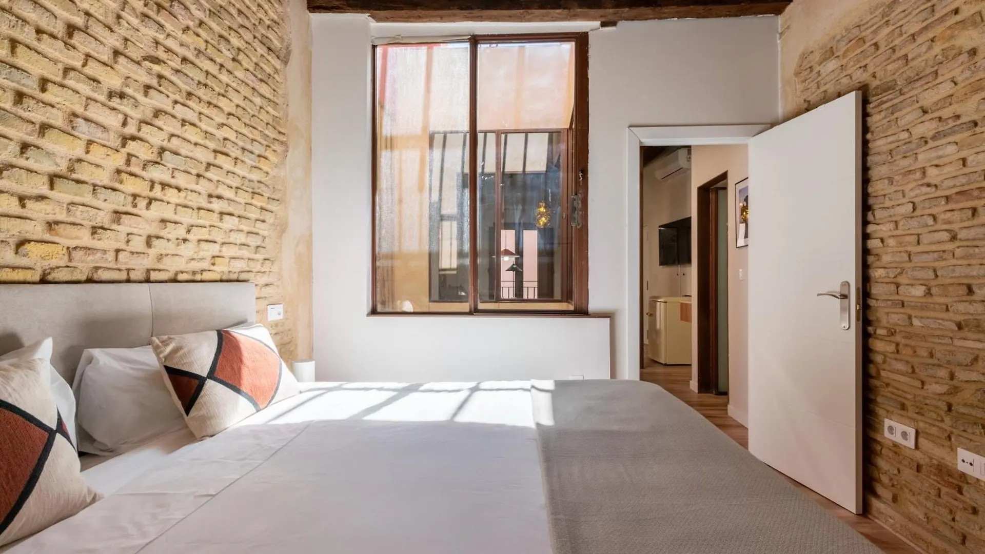 O&L Casa Barrabas Aparthotel Seville