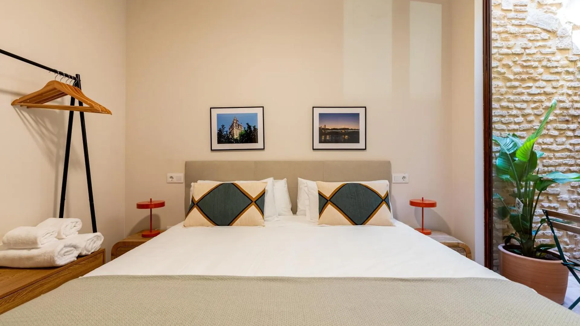 O&L Casa Barrabas Aparthotel Seville
