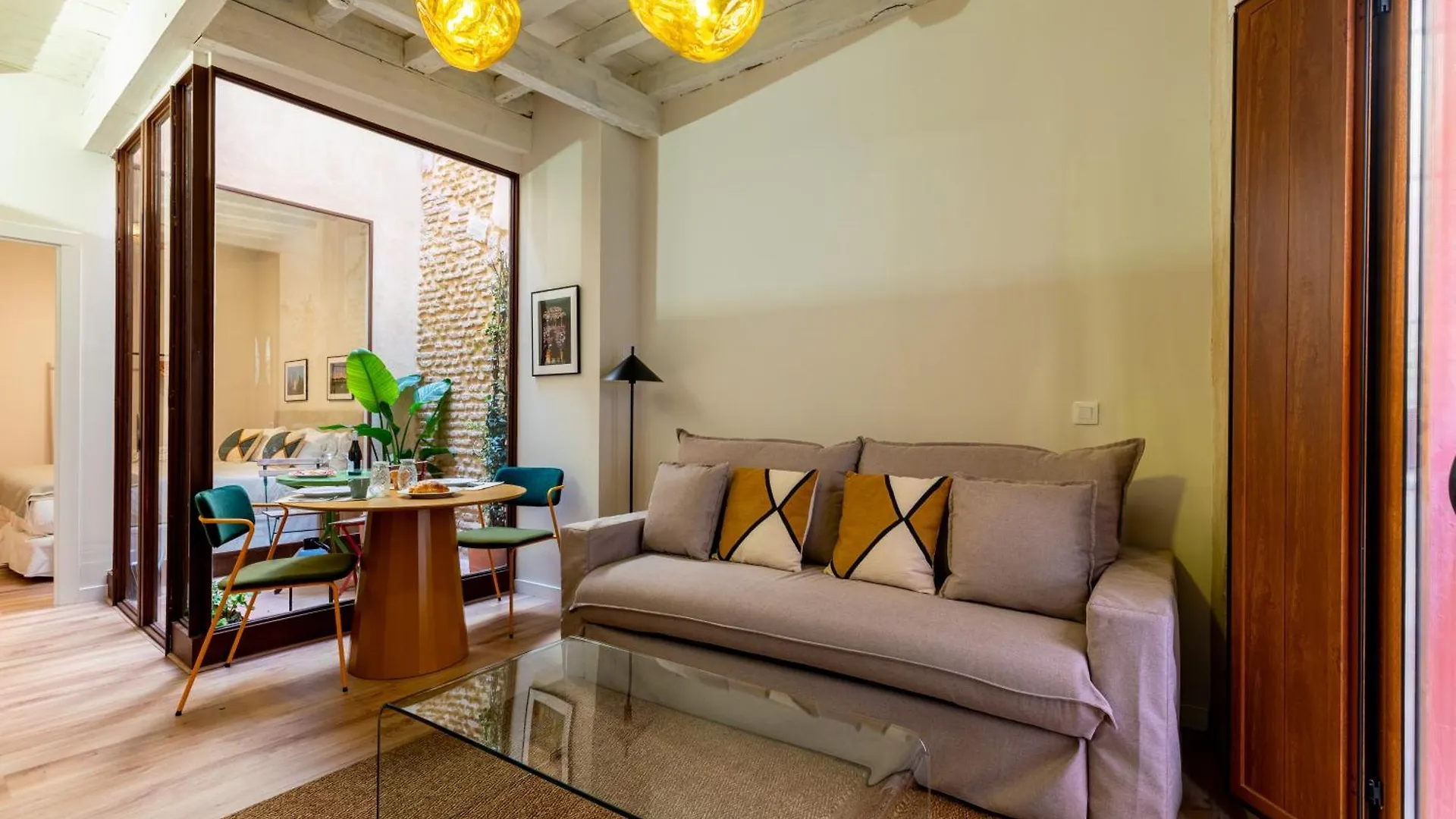 O&L Casa Barrabas Aparthotel Seville
