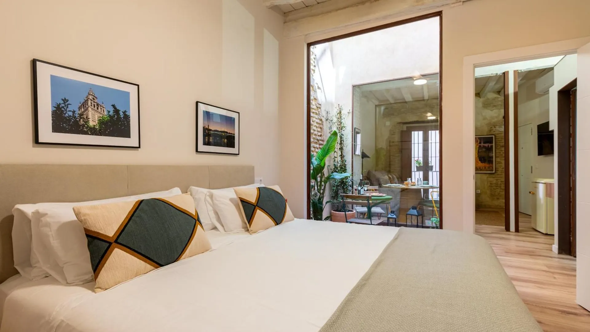 O&L Casa Barrabas Aparthotel Seville