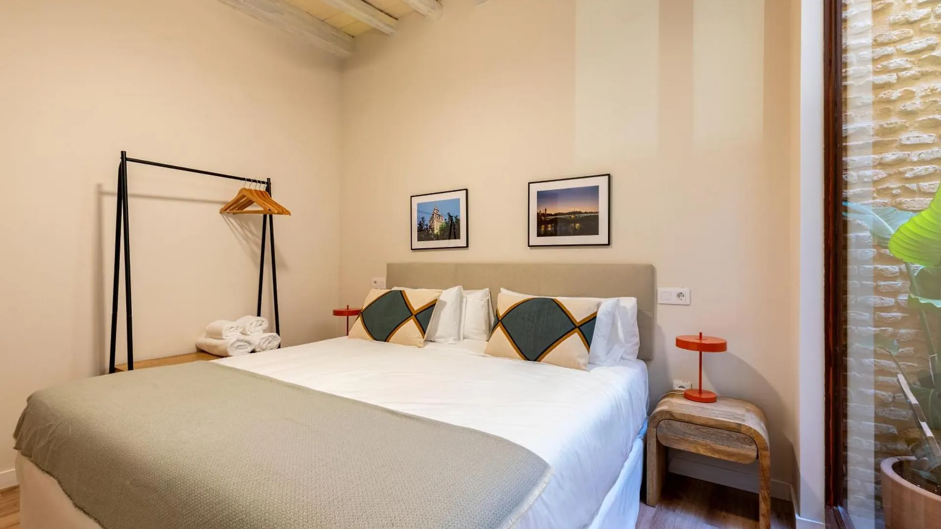 O&L Casa Barrabas Aparthotel Seville 0*,