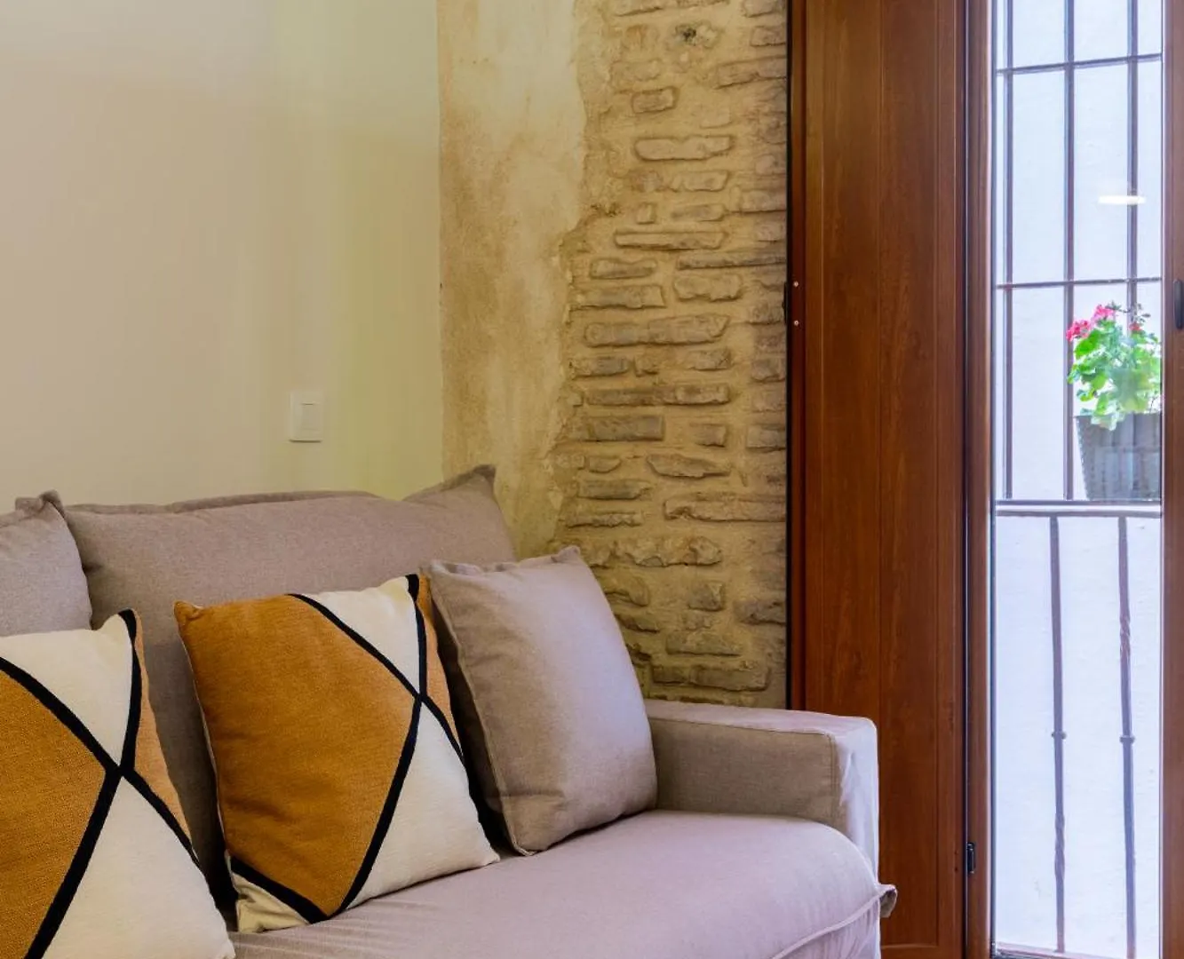 O&L Casa Barrabas Aparthotel Seville