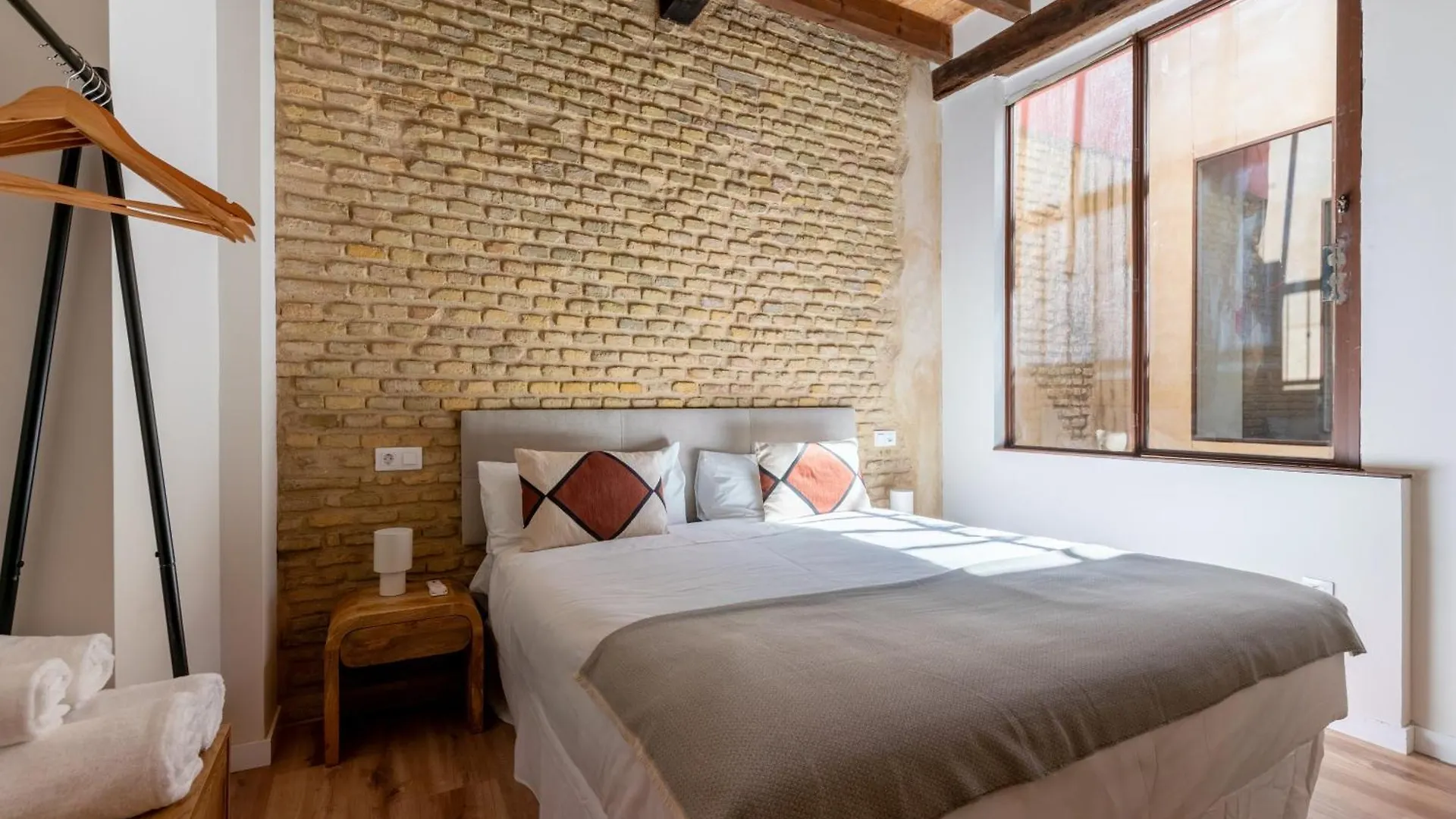 O&L Casa Barrabas Aparthotel Seville 0*,