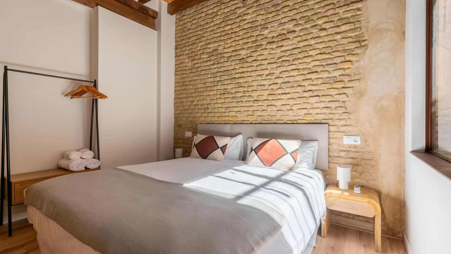 O&L Casa Barrabas Aparthotel Seville