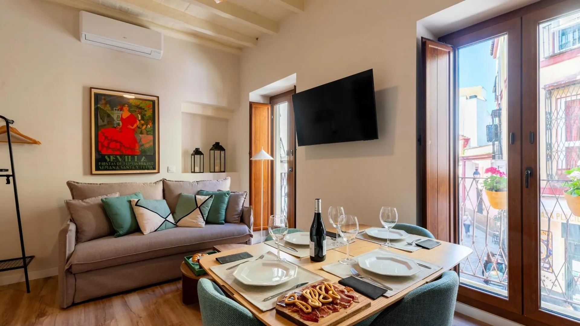 O&L Casa Barrabas Aparthotel Seville